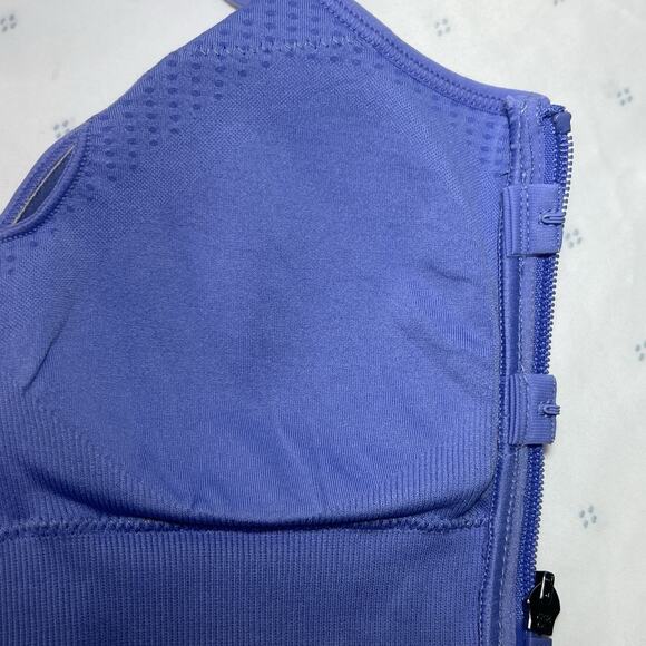 NWT SHEFIT Low Impact Sports Bra PERIWINKLE Size SMALL Adjustable Straps pads - Picture 6 of 9